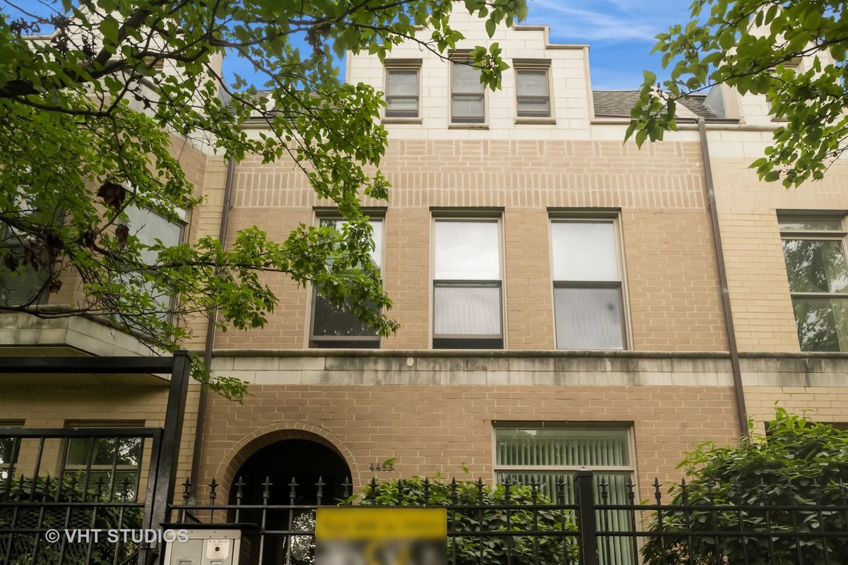 4453 BERKELEY Avenue, Chicago, IL 60653