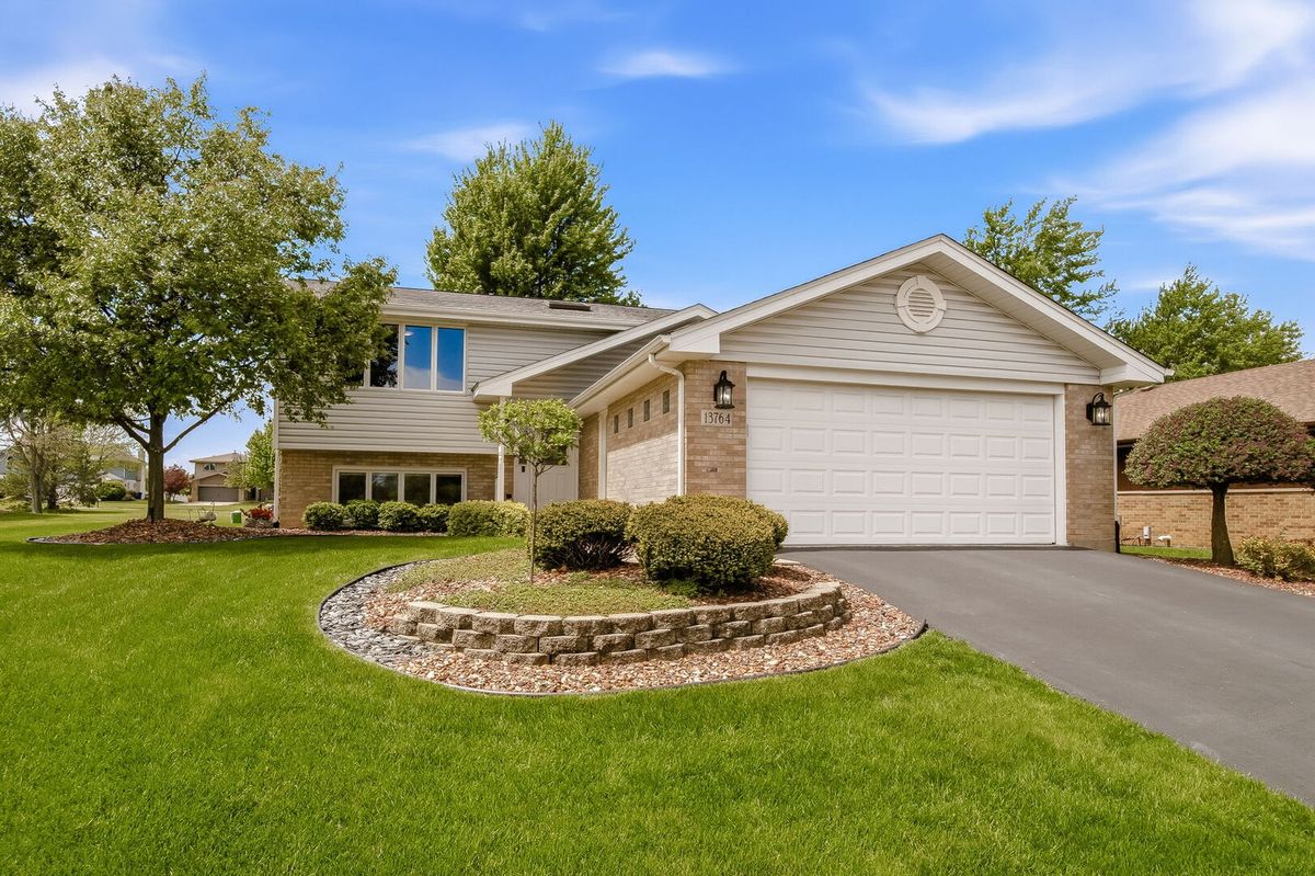 13764 Deervalley Drive, Homer Glen, IL 60491