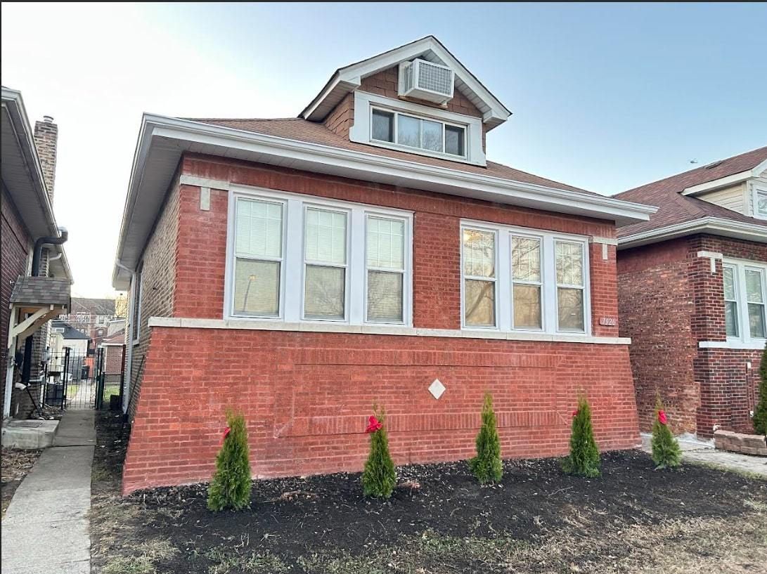 7926 S Michigan Avenue — Chicago, IL 60619