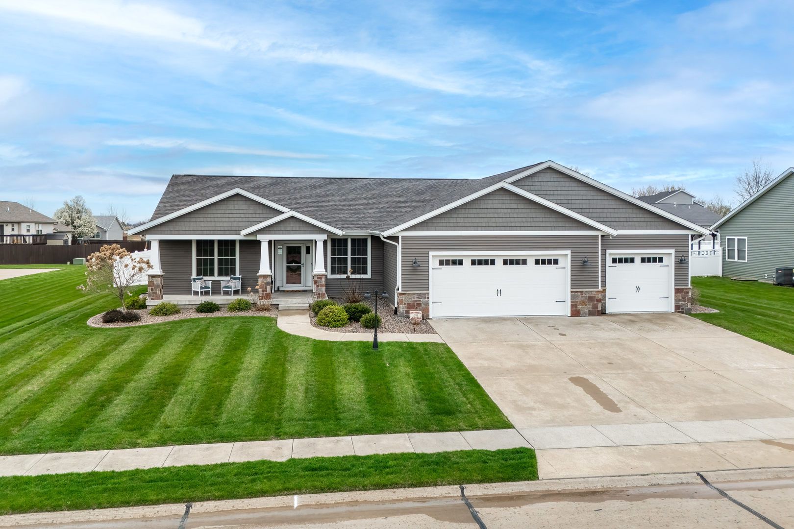339 Hillside Drive — Eldridge, IA 52748
