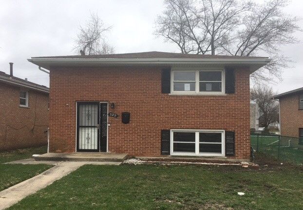 725 E 152nd Street — Phoenix, IL 60426
