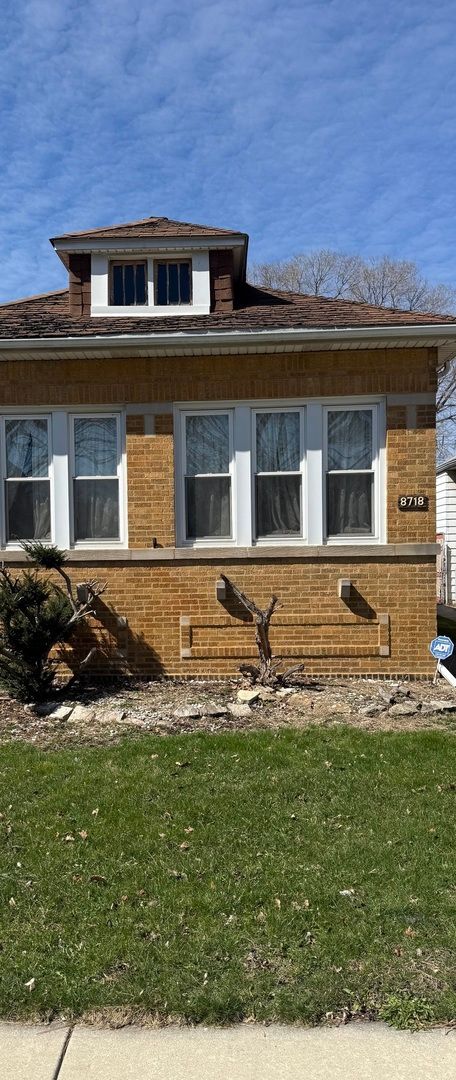 8718 S Euclid Avenue — Chicago, IL 60617