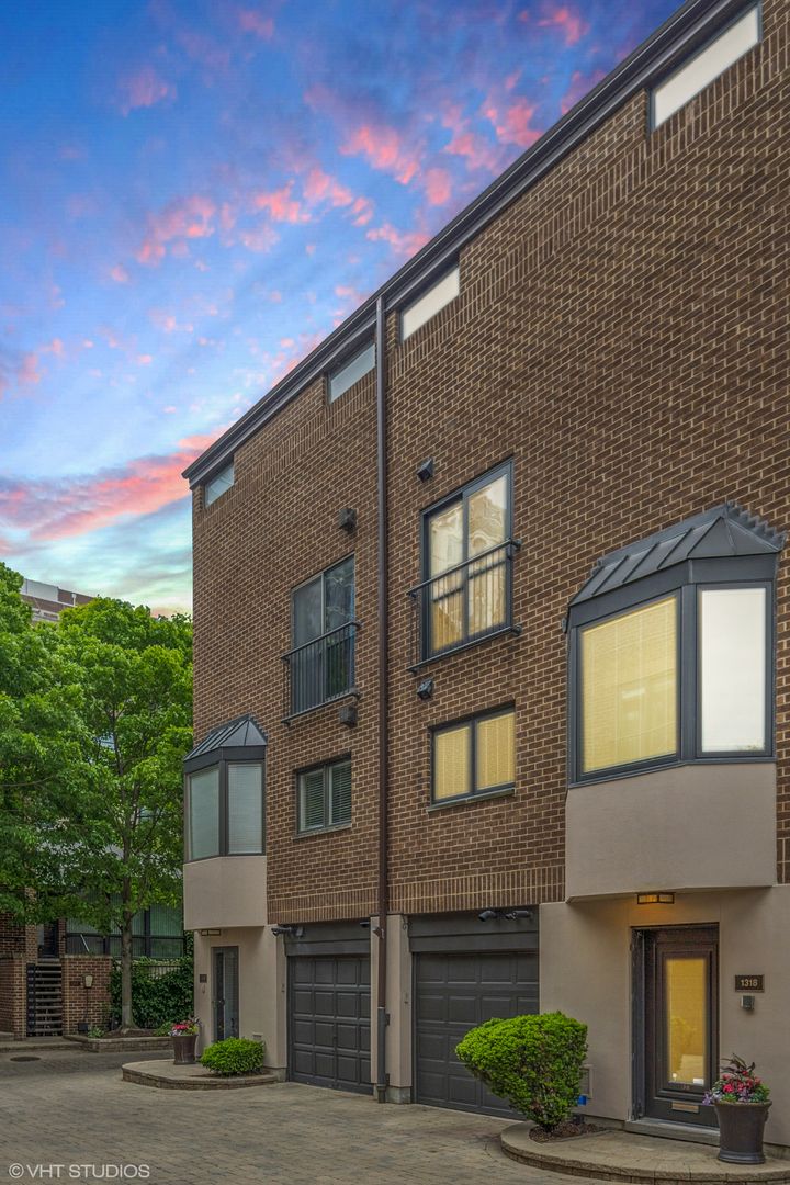 1318 N SUTTON Place — Chicago, IL 60610