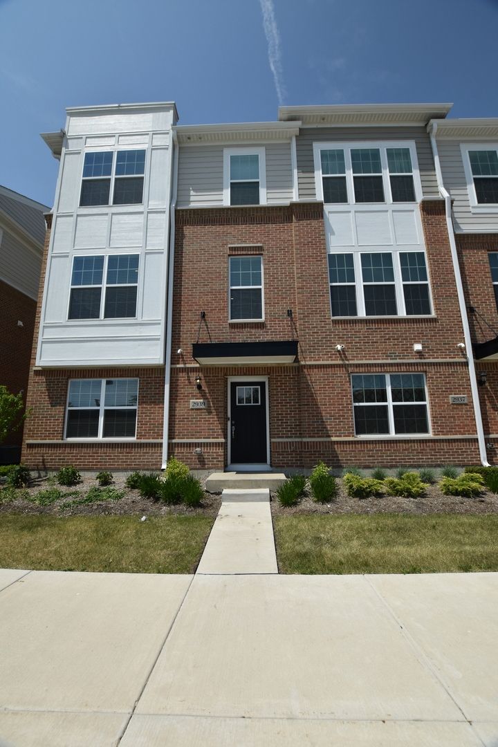 2939 SHOWPLACE Drive — Naperville, IL 60564
