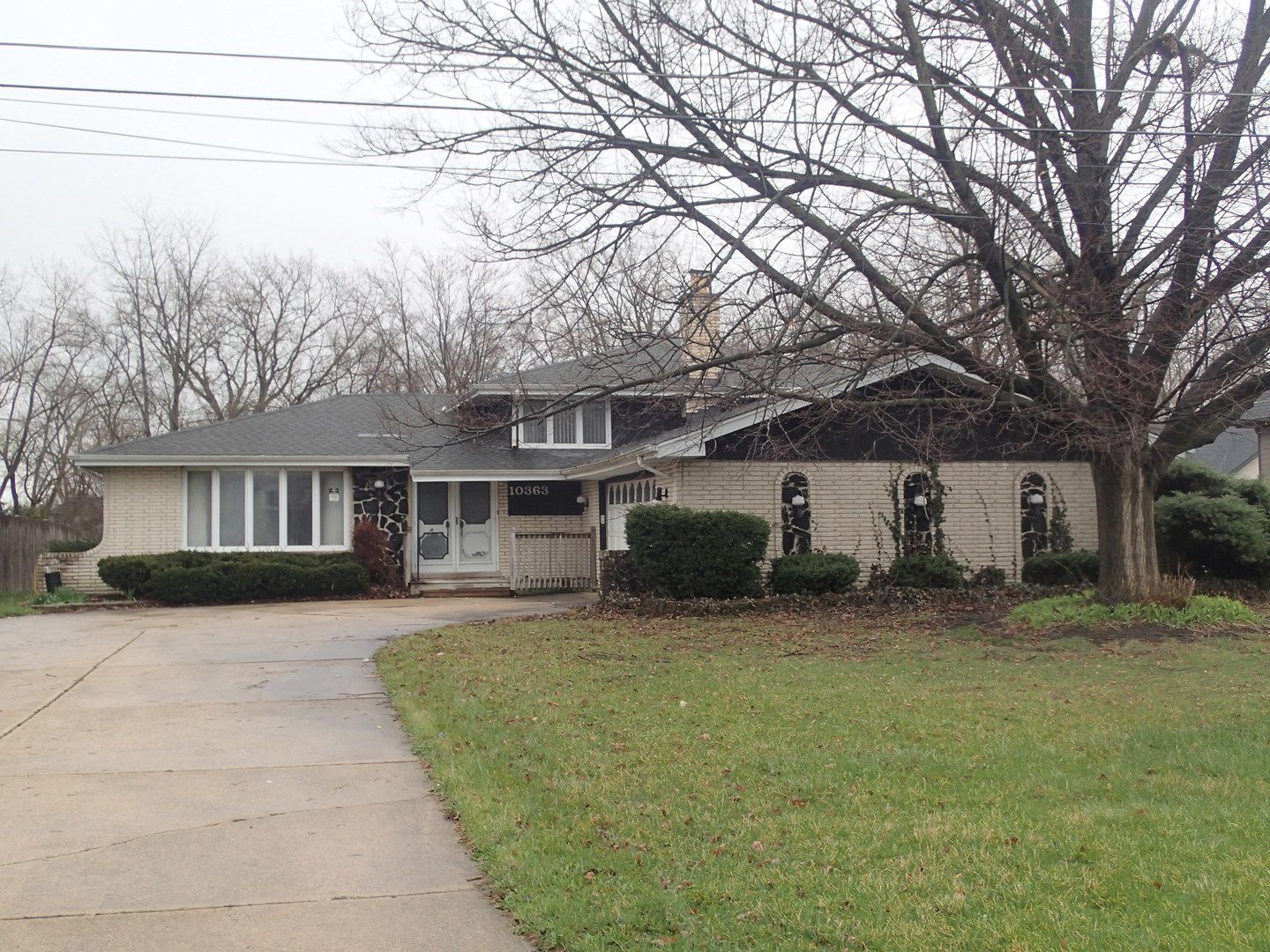 10363 S 84TH Avenue — Palos Hills, IL 60465