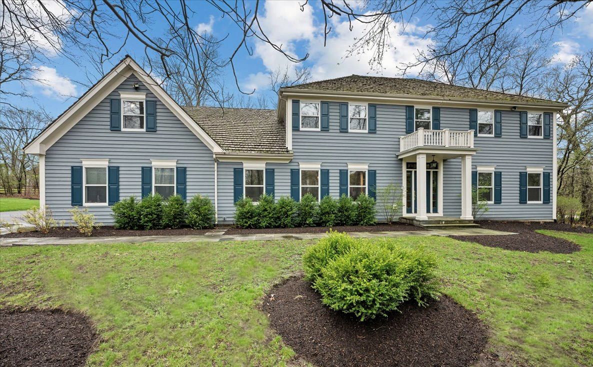 25089 N Pawnee Road — Barrington, IL 60010