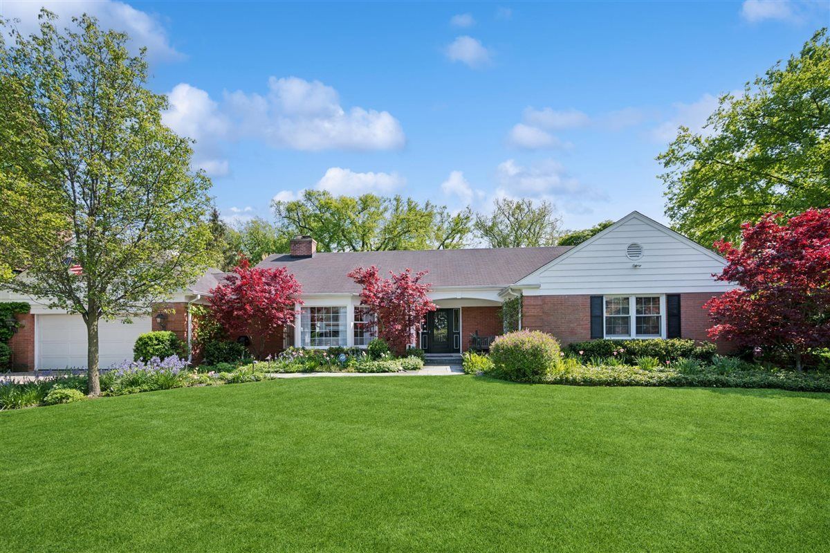 2407 Iroquois Road, Wilmette, IL 60091
