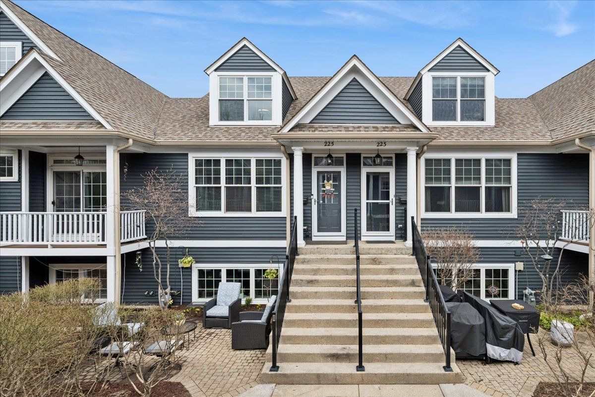 225 5th Street, Libertyville, IL 60048