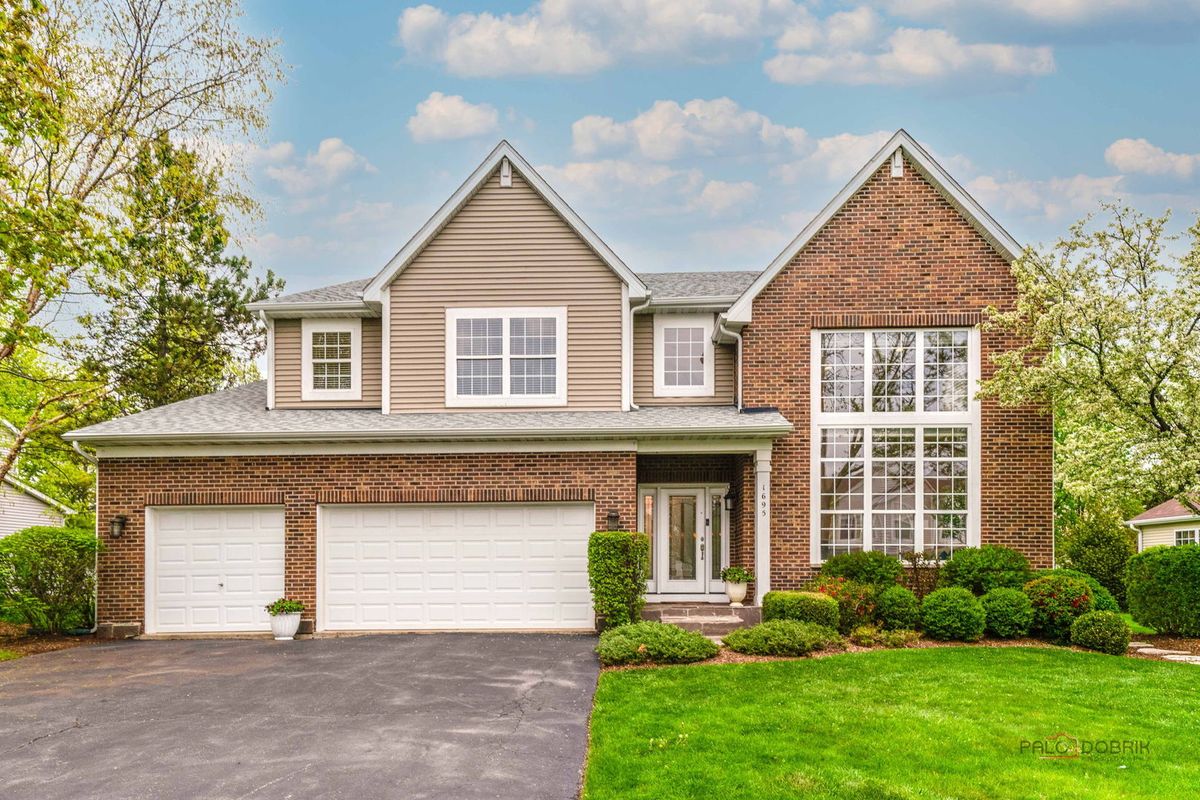 1695 Natures Way, Lindenhurst, IL 60046