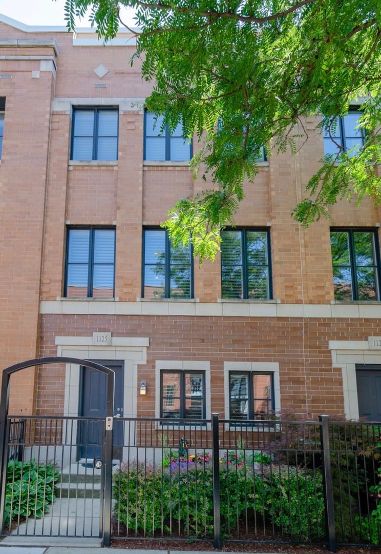 1125 Monroe Street — Chicago, IL 60607