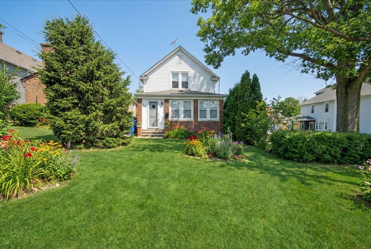 225 Burchell Avenue, Highwood, IL 60040