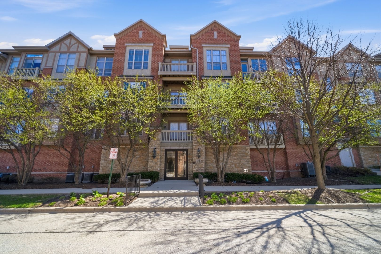 1781 Tudor Lane — Northbrook, IL 60062