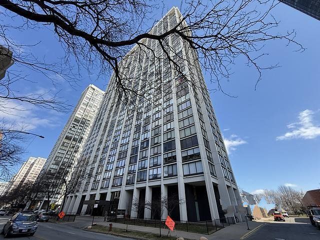 5445 N Sheridan Road #1104 — Chicago, IL 60640