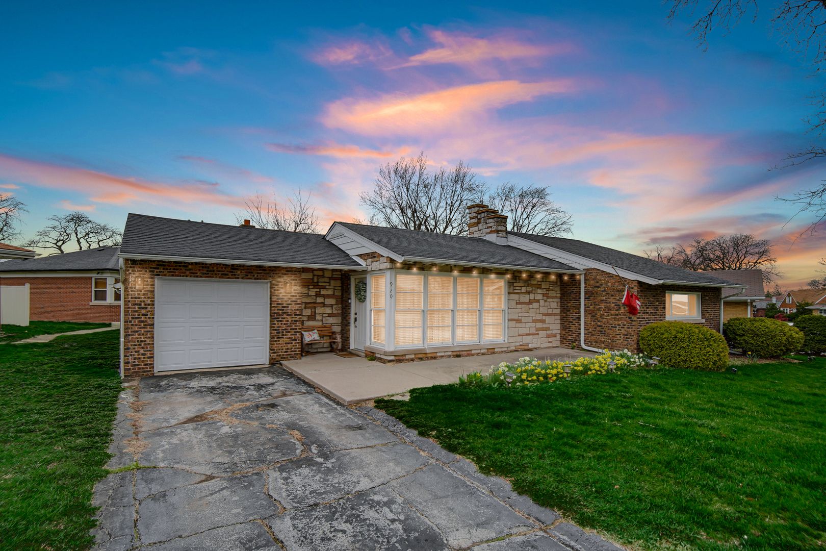920 Theresa Lane — Chicago Heights, IL 60411