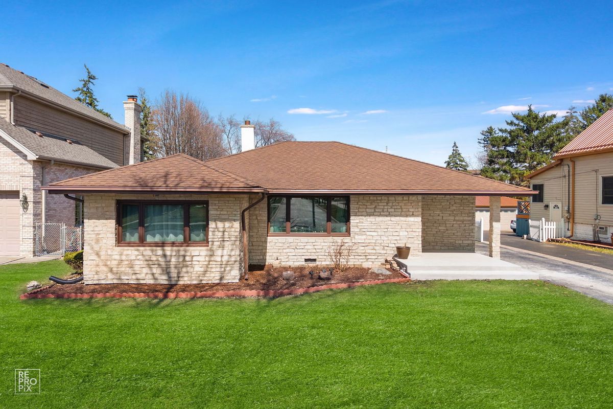 221 Grantley Avenue, Elmhurst, IL 60126