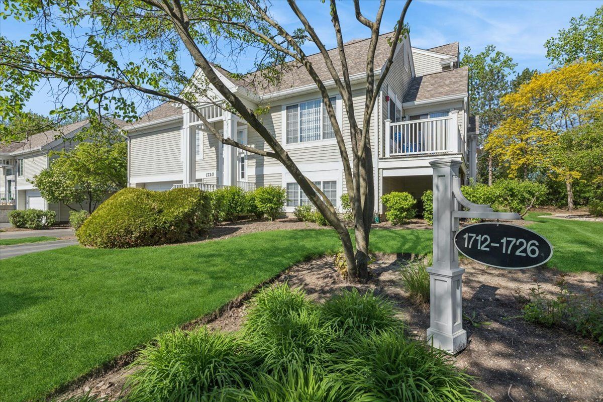 1720 Sienna Court — Wheeling, IL 60090