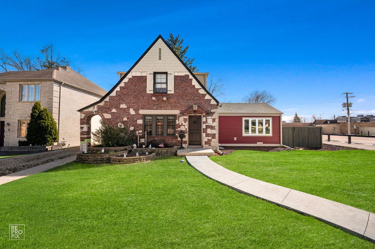 120 Fremont Avenue, Elmhurst, IL 60126