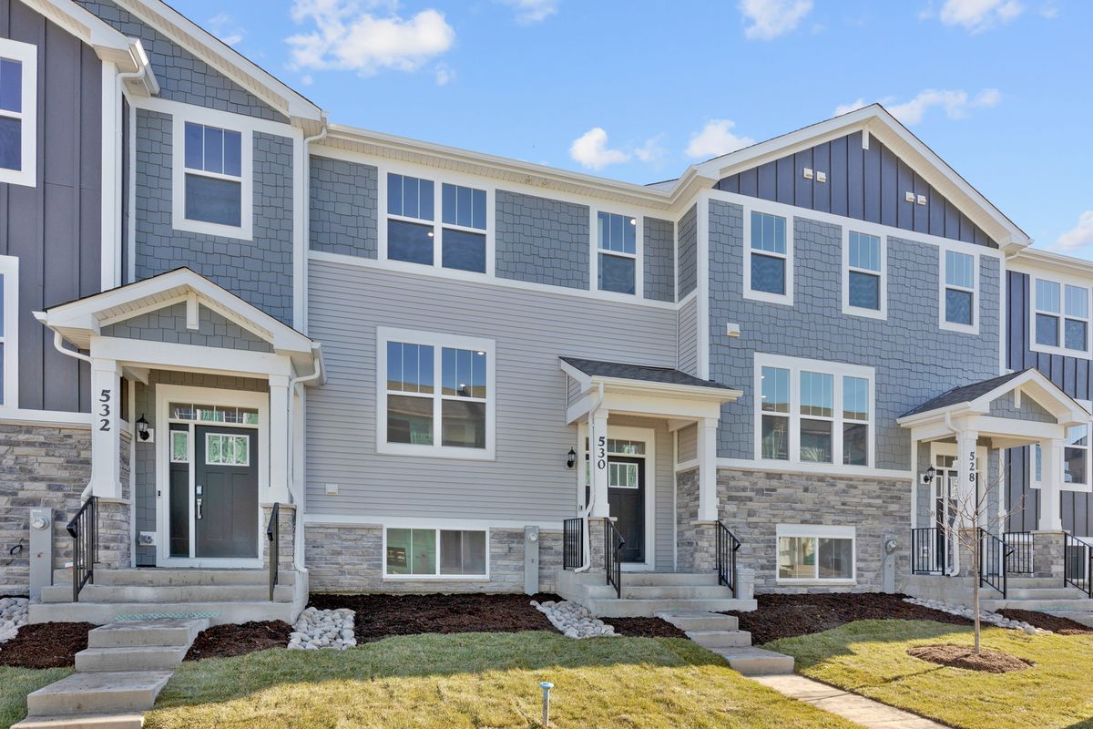 530 Wolverine Drive, Aurora, IL 60502