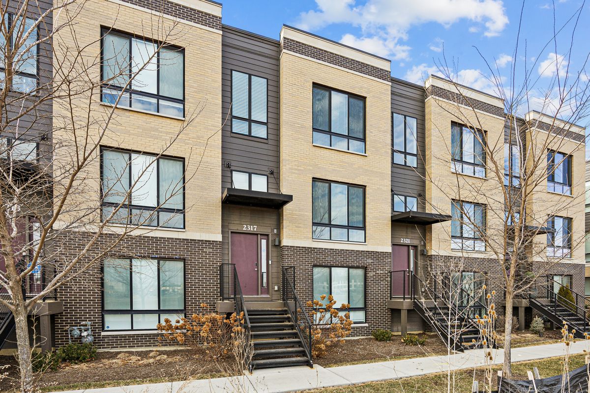 2317 Alumni Drive, Schaumburg, IL 60173