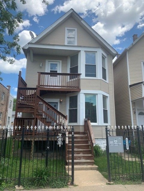 3223 Albany Avenue, Chicago, IL 60618