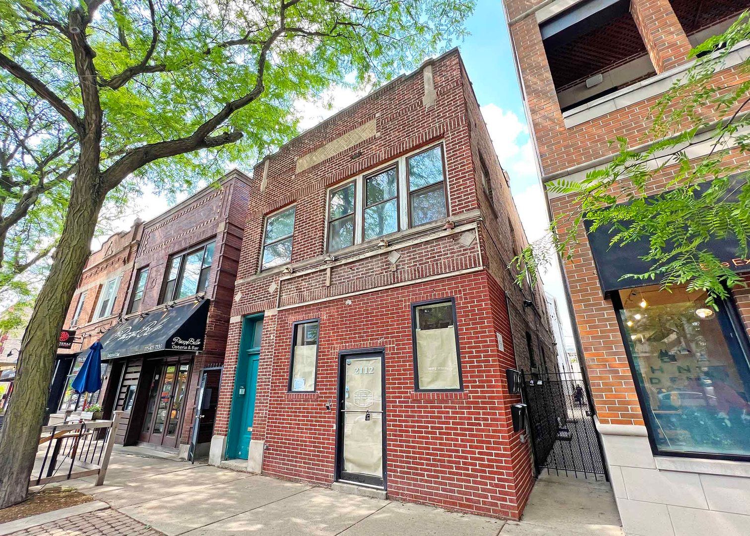 2112 W Roscoe Street #2R — Chicago, IL 60618