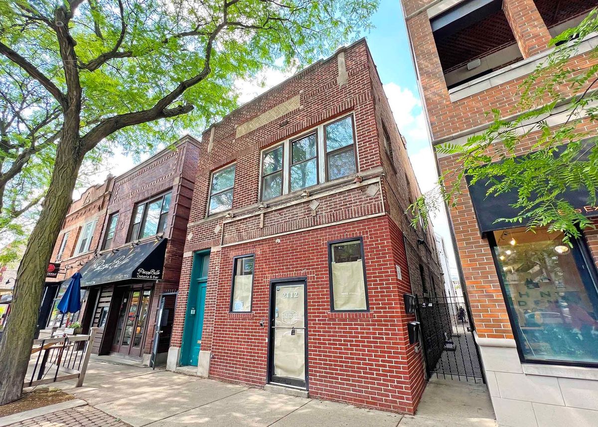 2112 Roscoe Street, Chicago, IL 60618