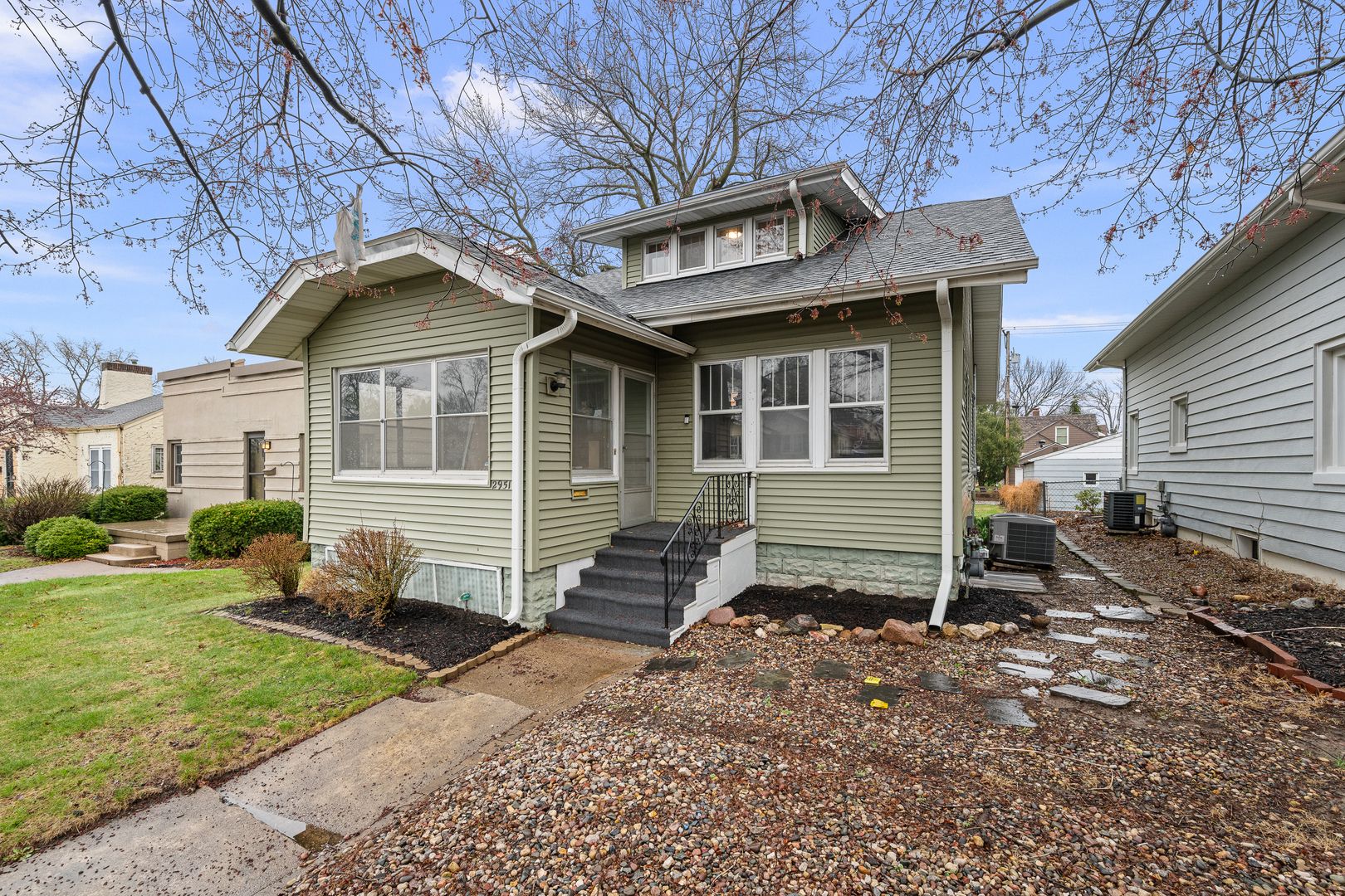 2951 Farnam Street — Davenport, IA 52803