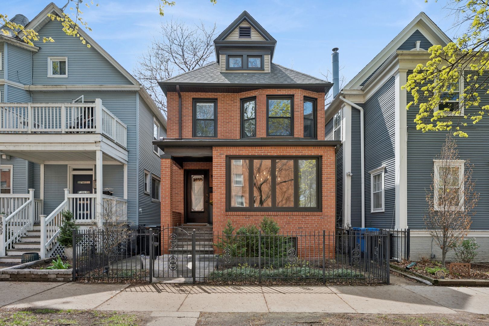 1463 W SUNNYSIDE Avenue — Chicago, IL 60640
