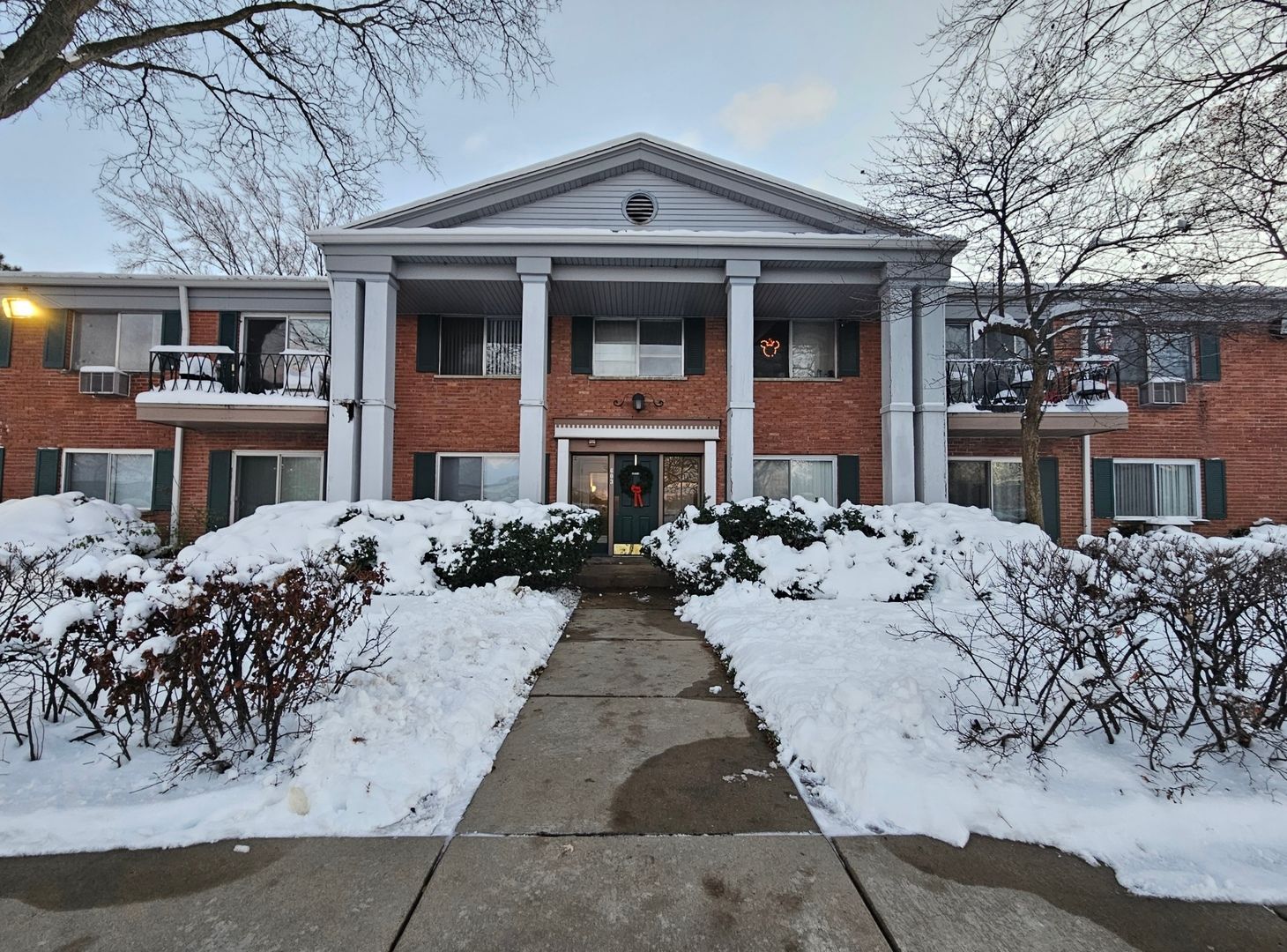603 E Falcon Drive #104A — Arlington Heights, IL 60005