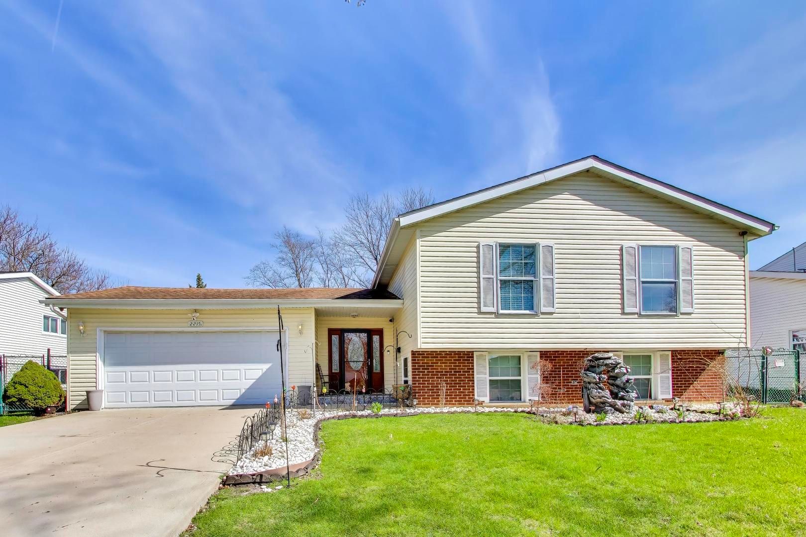2215 BRADFORD Drive — Wheaton, IL 60189