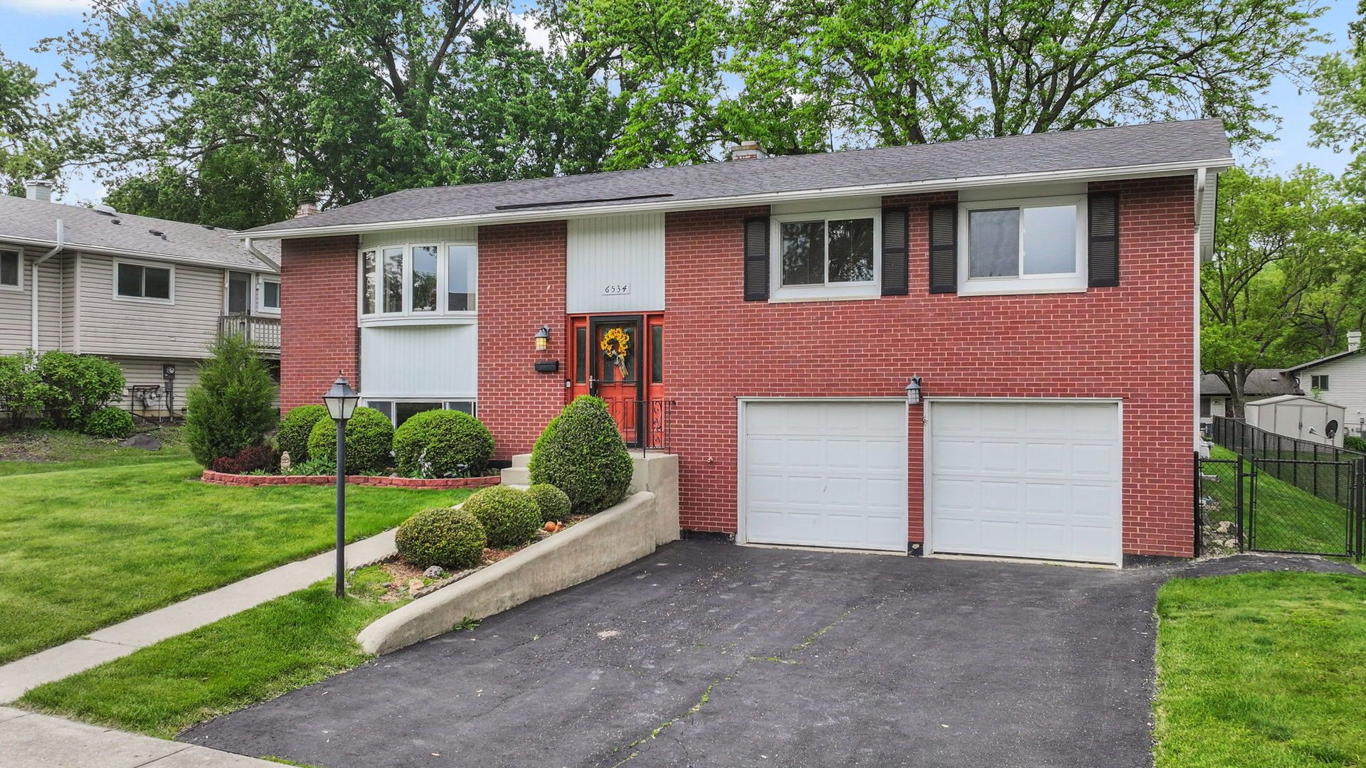 6534 Taylor Drive — Woodridge, IL 60517