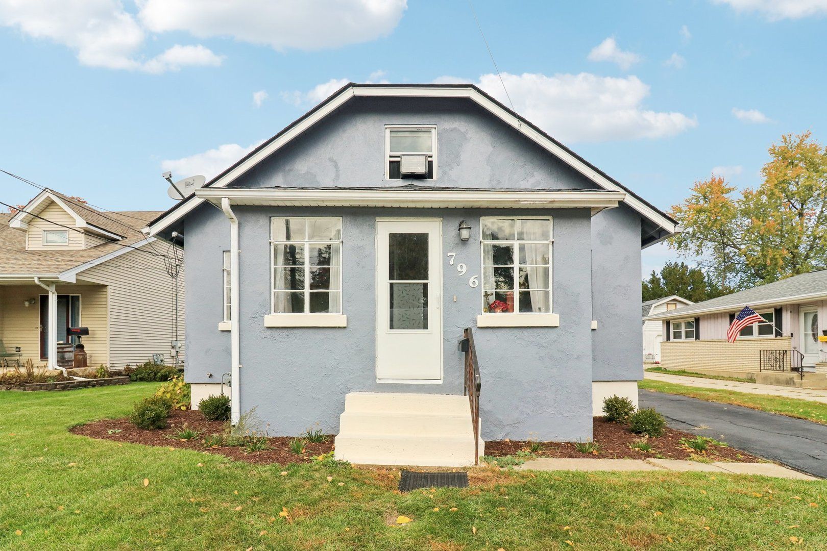796 Parkway Avenue — Elgin, IL 60120