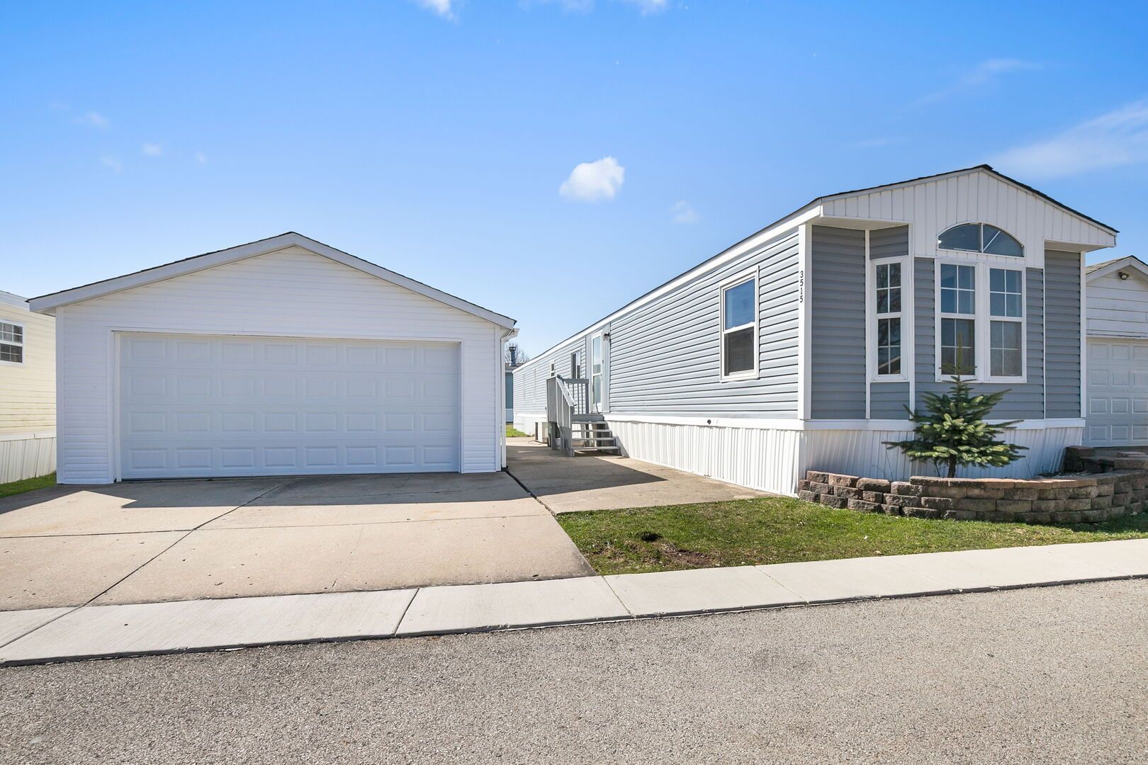 3515 Barb Avenue — Park City, IL 60085