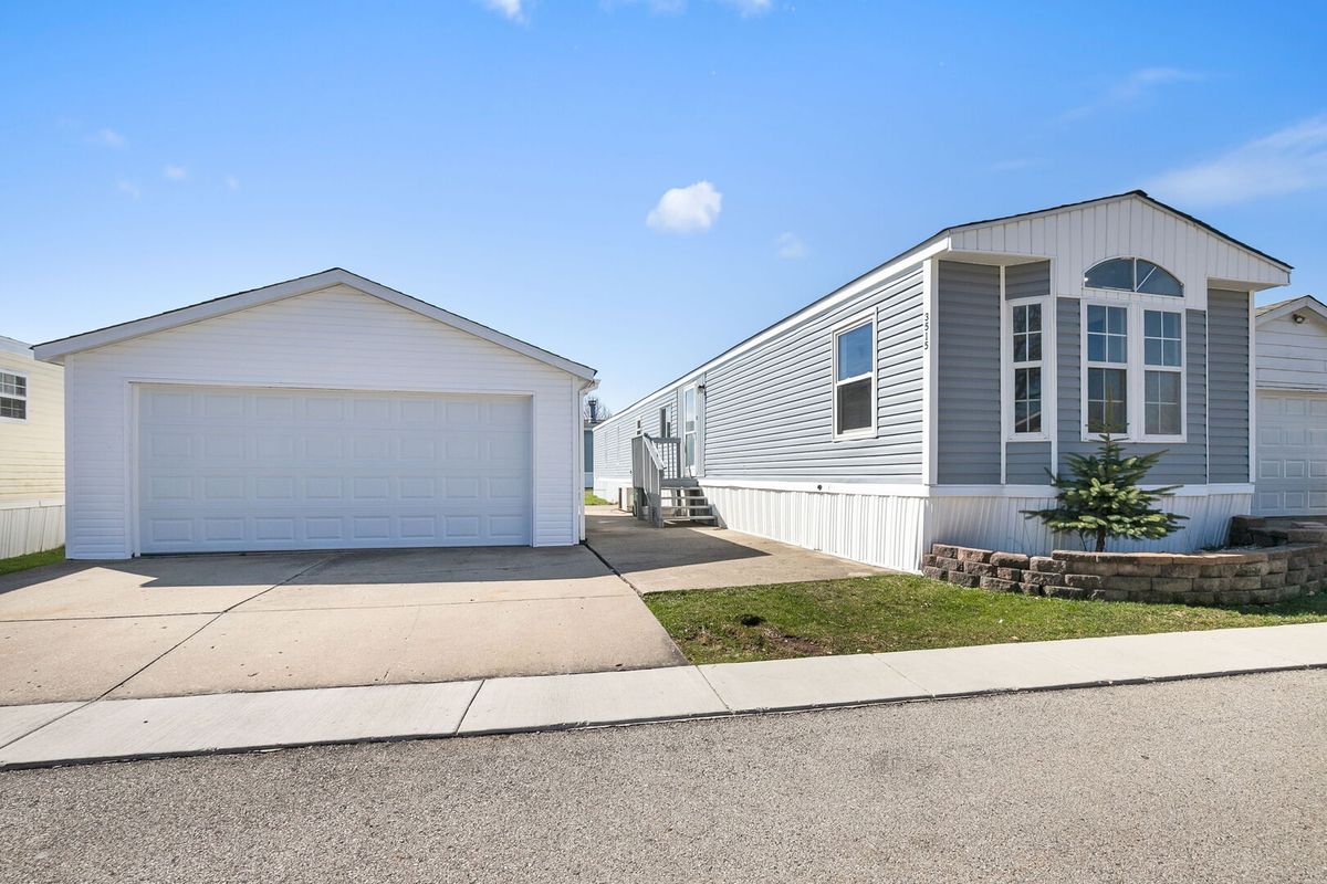 3515 Barb Avenue, Park City, IL 60085