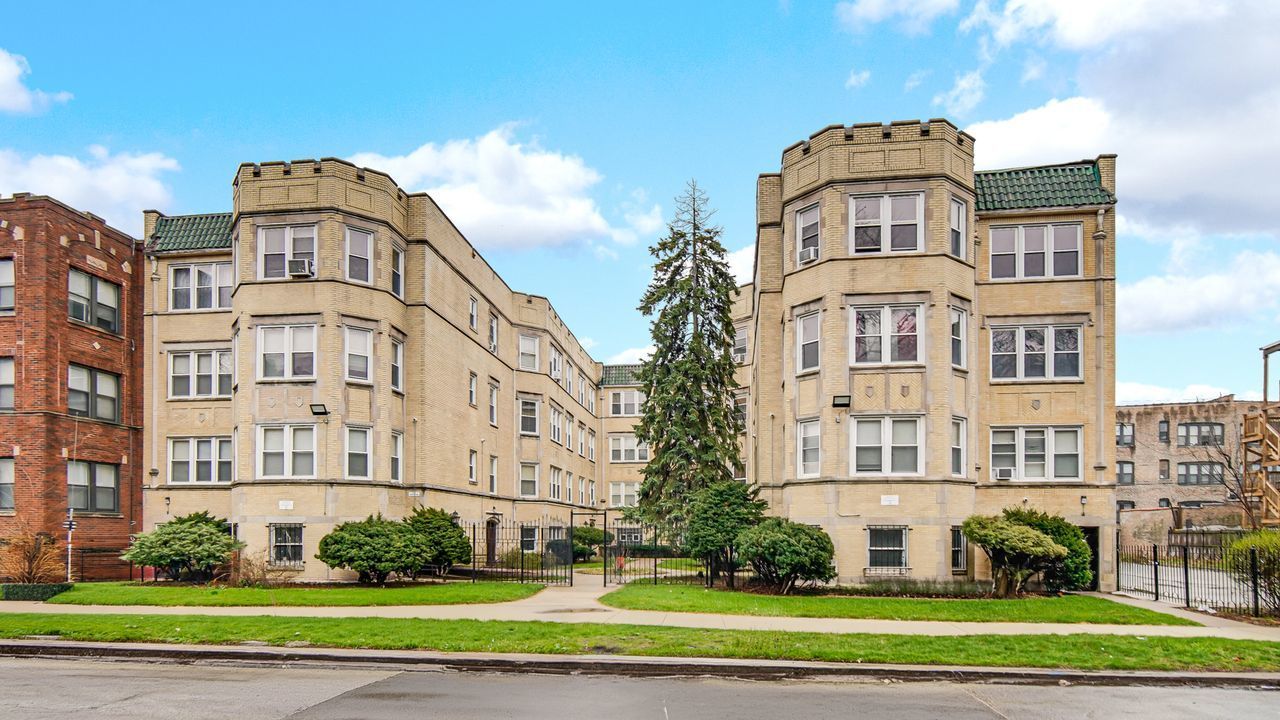 7017 S Merrill Avenue #305 — Chicago, IL 60649