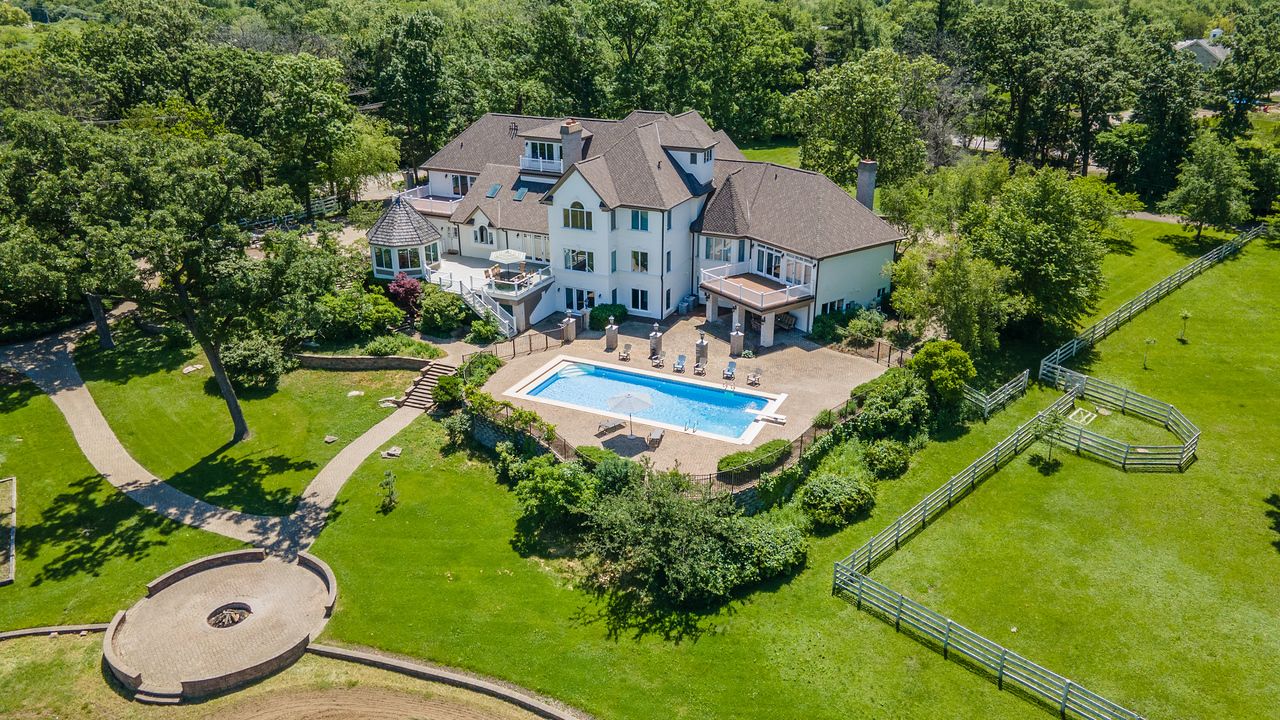 10 Old Hart Road — Barrington Hills, IL 60010
