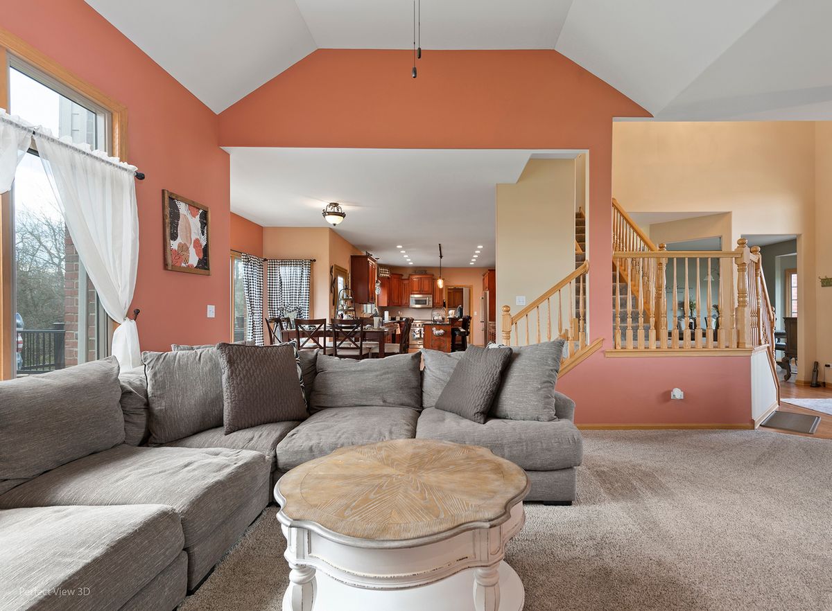 21163 S Wooded Cove Drive, Elwood, IL 60421