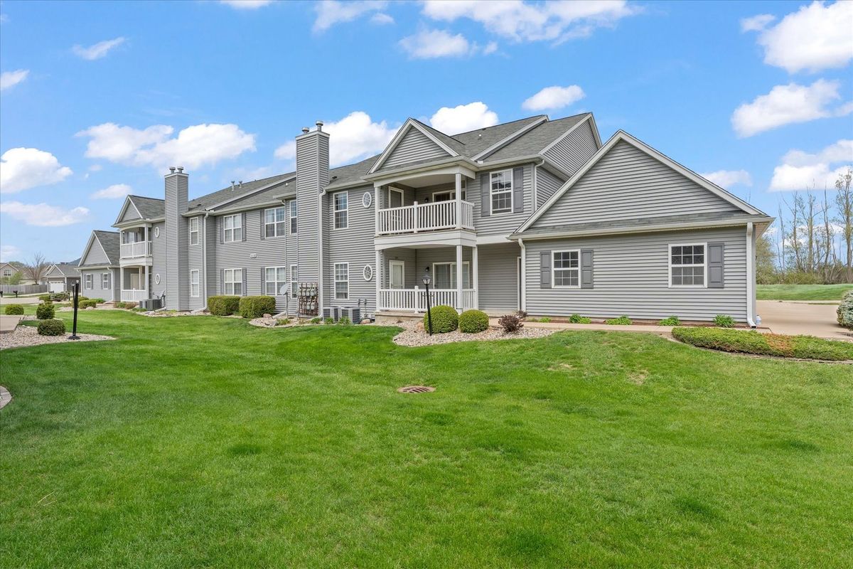 3030 Stillwater Landing, Urbana, IL 61802