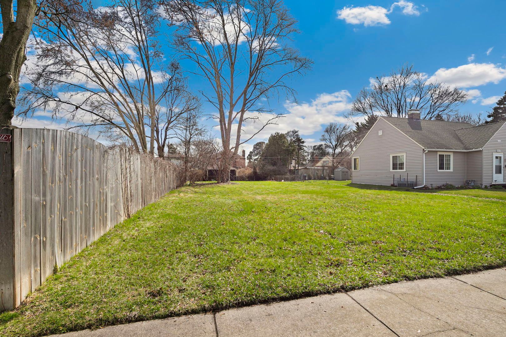 909 Highland Avenue — Waukegan, IL 60085
