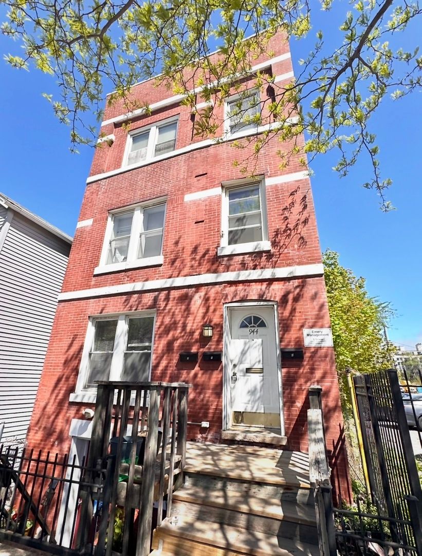 944 18TH Street, Chicago, IL 60608
