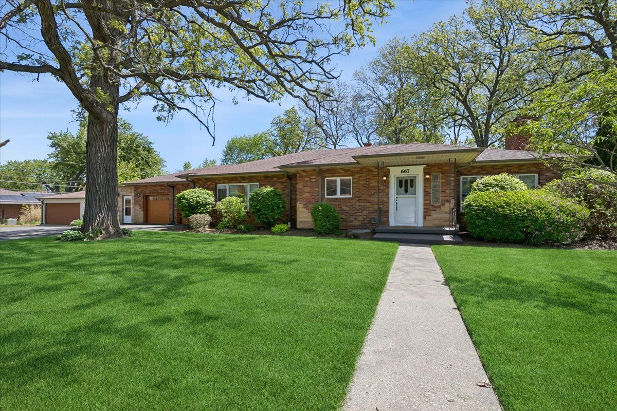 667 N Lake Street — Grayslake, IL 60030