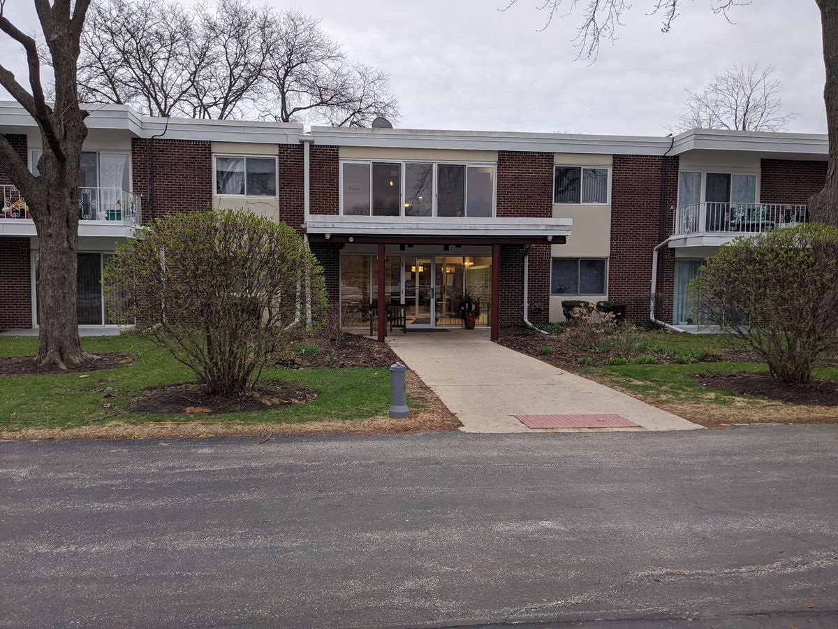 127 Wolf Road, Wheeling, IL 60090