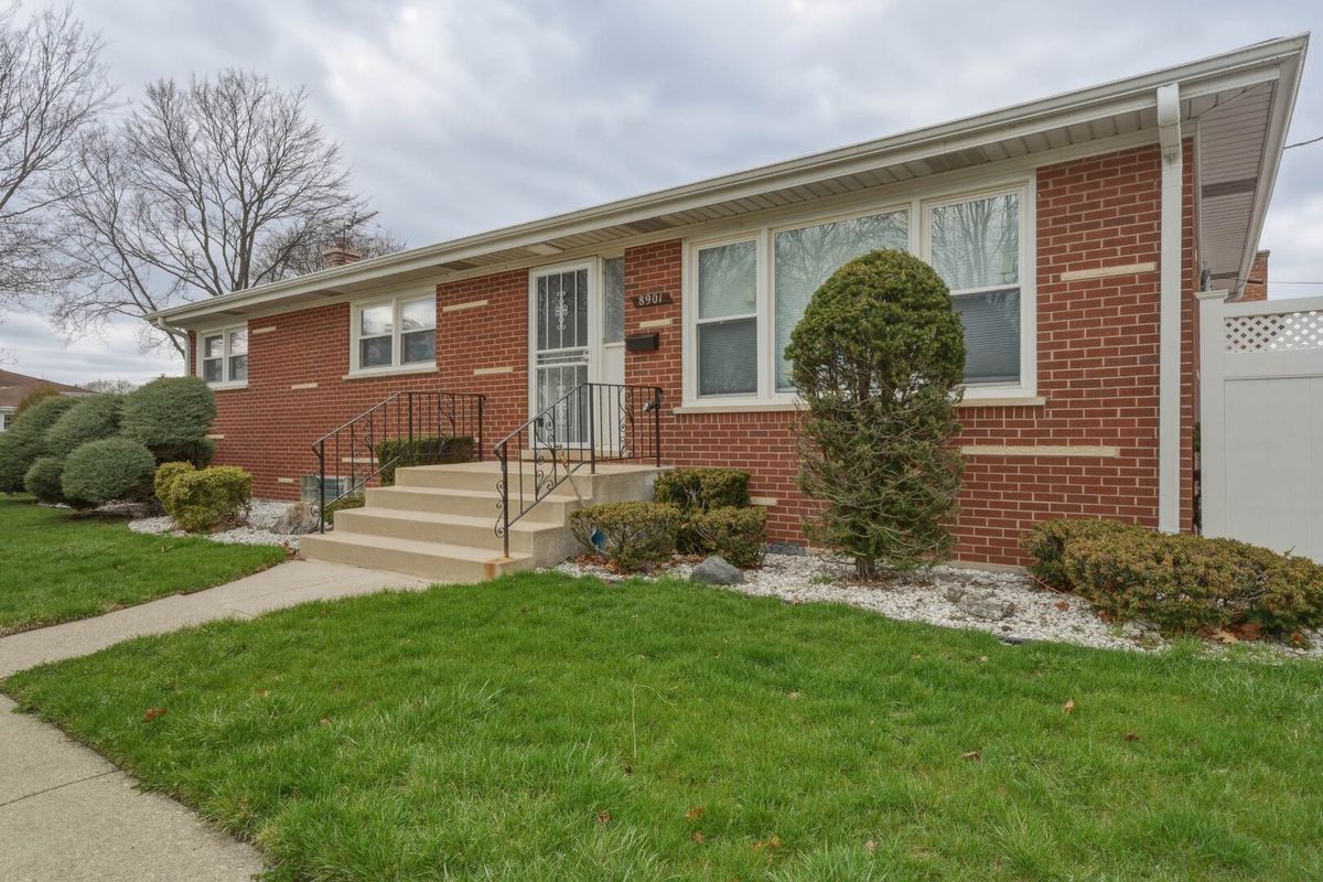 8901 Moody Avenue, Morton Grove, IL 60053