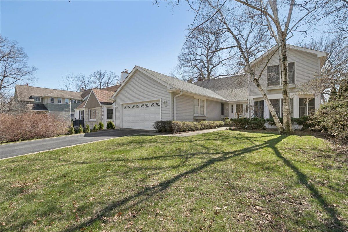 209 E Washington Avenue — Lake Bluff, IL 60044