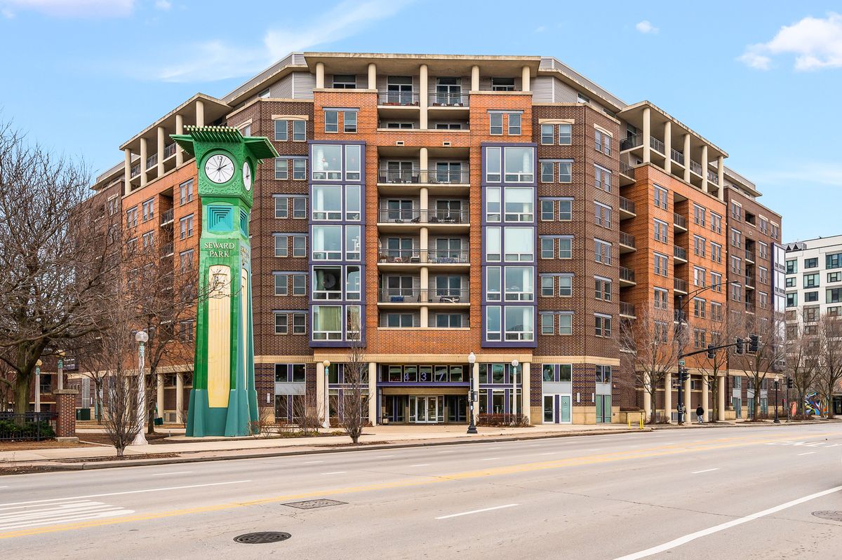 437 Division Street, Chicago, IL 60610