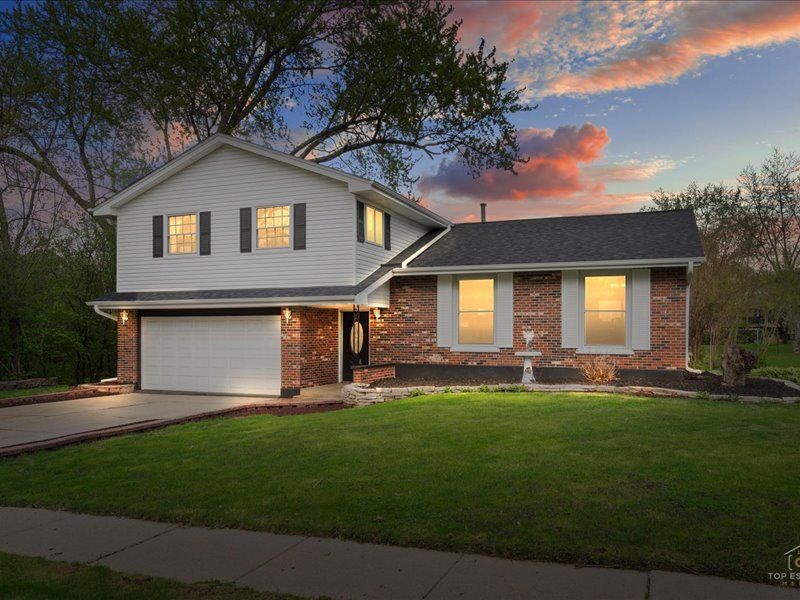 6531 Midhurst Road — Downers Grove, IL 60516