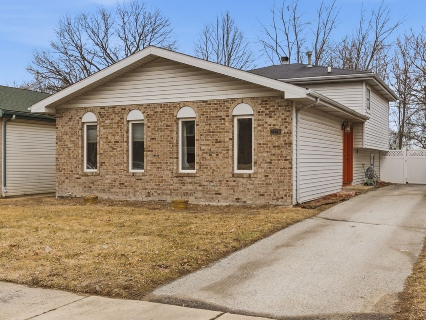2736 E Goodrich Avenue E — Burnham, IL 60633