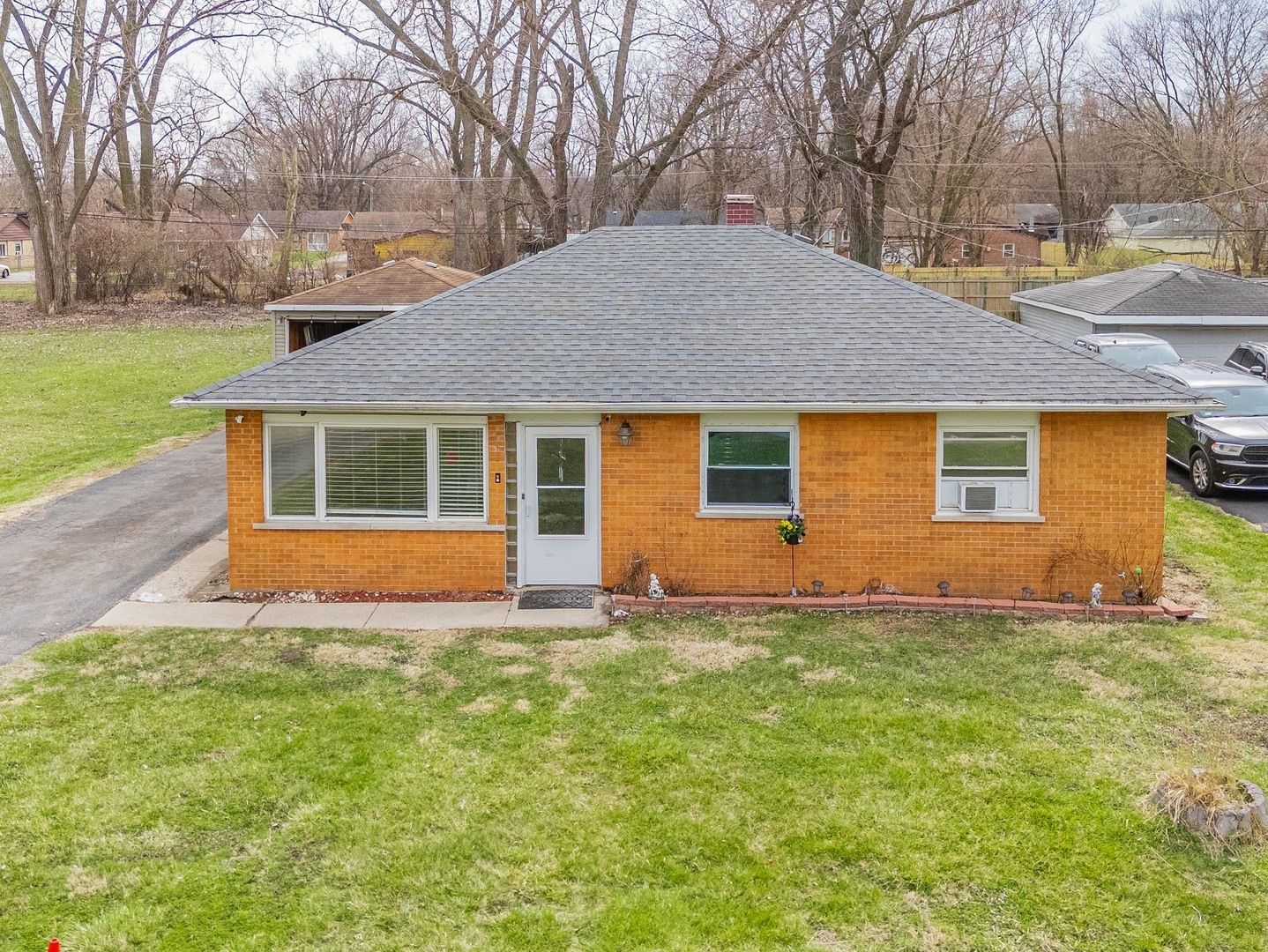 15316 Parkside Drive — Markham, IL 60428