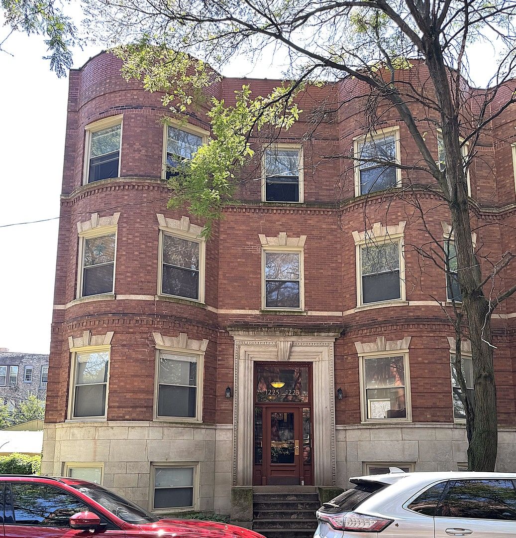 1223 E 52nd Street #1 — Chicago, IL 60615