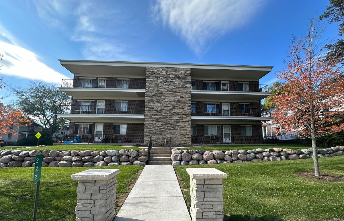 222 Tryon Street, Woodstock, IL 60098